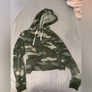 Cropped camo hoodie from pink
